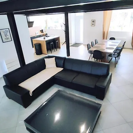 בית נופש Le Temple Damouzy